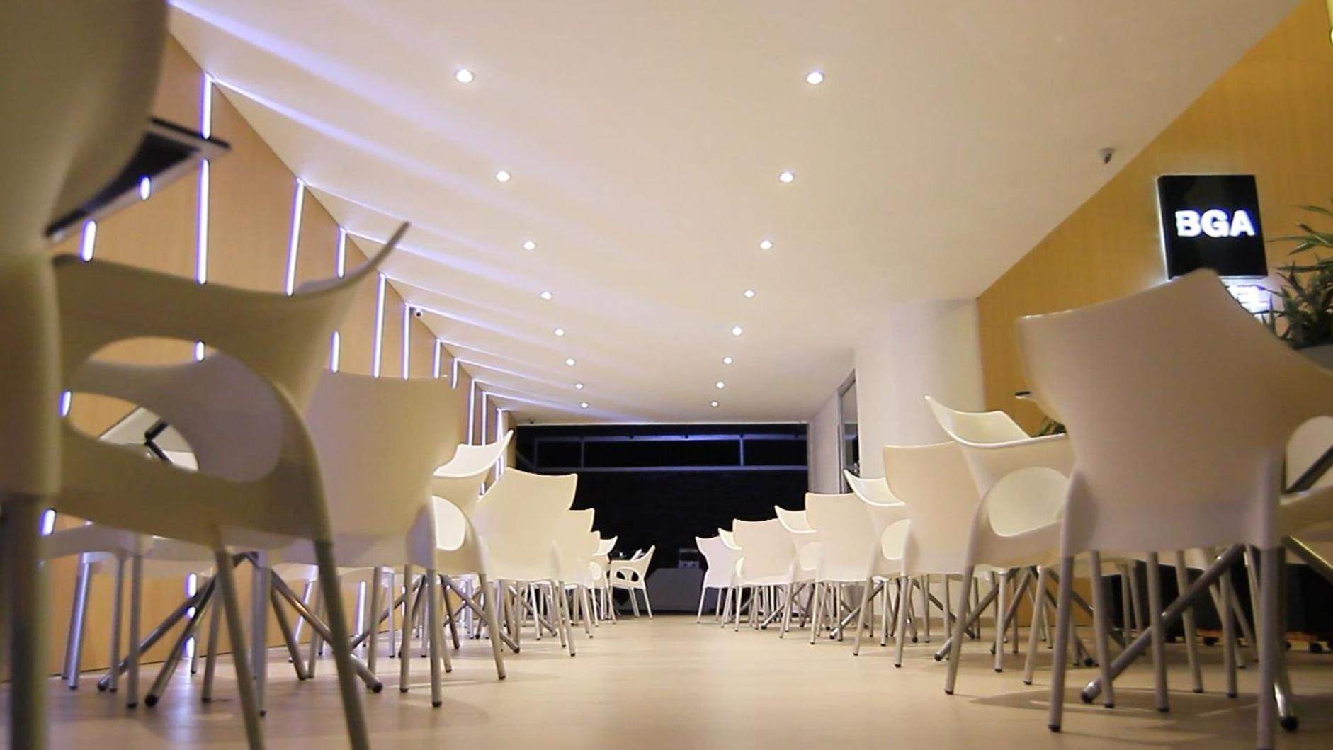 Mesa servida del restaurante del Hotel BGA